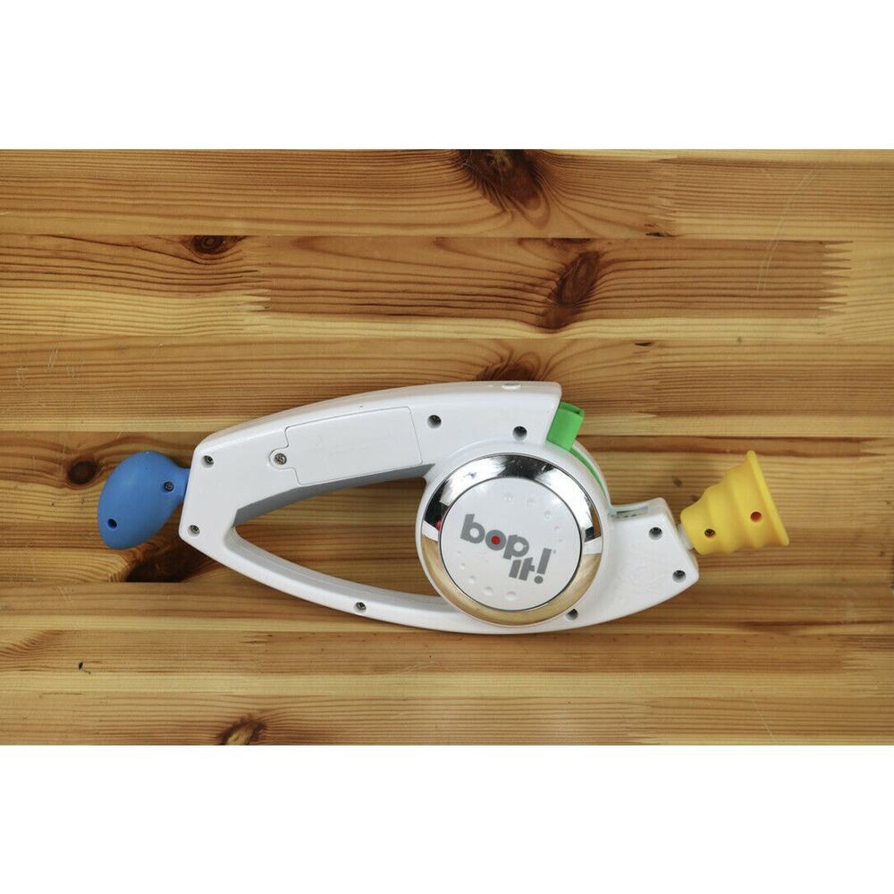BOP IT Talking Handheld Electronic Reflex Game White 2008 Hasbro TESTED